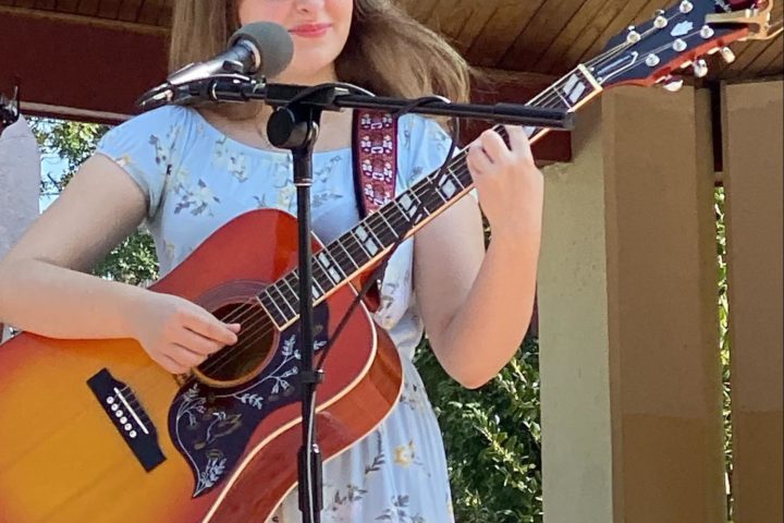 Sophomore Sings for Community in Jersey City